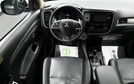 Mitsubishi Outlander III рестайлинг 3, 2014 год, 1 395 000 рублей, 12 фотография