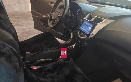 Hyundai Solaris II рестайлинг, 2015 год, 1 200 000 рублей, 10 фотография