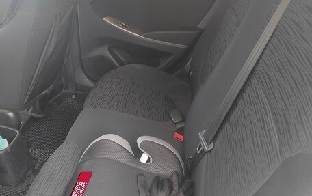 Hyundai Solaris II рестайлинг, 2015 год, 1 200 000 рублей, 16 фотография