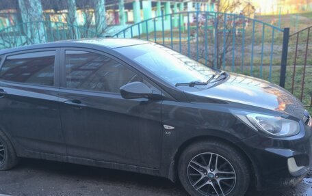 Hyundai Solaris II рестайлинг, 2011 год, 550 000 рублей, 6 фотография
