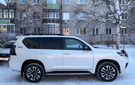 Toyota Land Cruiser Prado 150 рестайлинг 2, 2022 год, 7 436 000 рублей, 7 фотография
