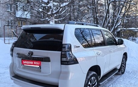 Toyota Land Cruiser Prado 150 рестайлинг 2, 2022 год, 7 436 000 рублей, 6 фотография