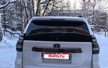 Toyota Land Cruiser Prado 150 рестайлинг 2, 2022 год, 7 436 000 рублей, 4 фотография