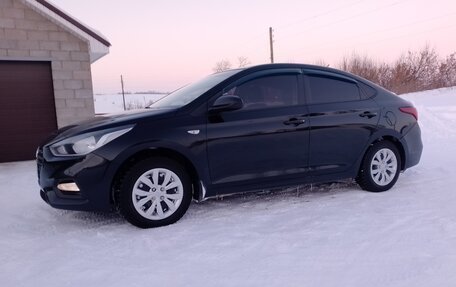 Hyundai Solaris II рестайлинг, 2017 год, 1 115 000 рублей, 1 фотография