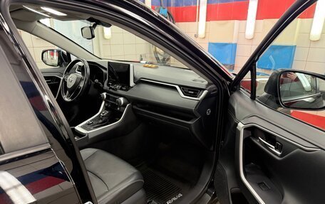 Toyota RAV4, 2022 год, 3 350 000 рублей, 9 фотография