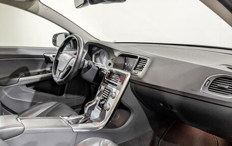 Volvo S60 Cross Country, 2018 год, 2 650 000 рублей, 11 фотография