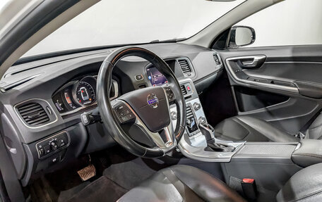 Volvo S60 Cross Country, 2018 год, 2 650 000 рублей, 16 фотография