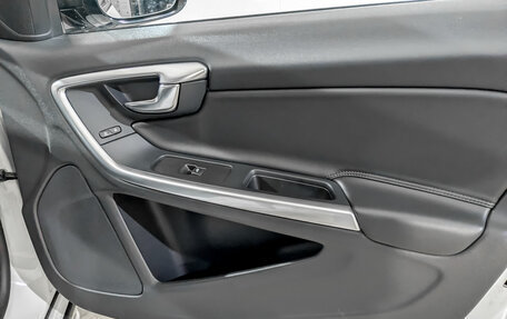 Volvo S60 Cross Country, 2018 год, 2 650 000 рублей, 25 фотография