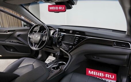 Toyota Camry, 2019 год, 2 325 000 рублей, 10 фотография