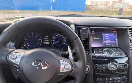 Infiniti QX70, 2014 год, 2 450 000 рублей, 11 фотография