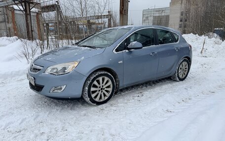 Opel Astra J, 2010 год, 600 000 рублей, 2 фотография