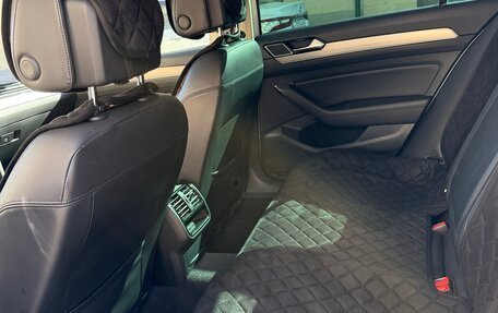 Volkswagen Passat B8 рестайлинг, 2018 год, 2 300 000 рублей, 13 фотография