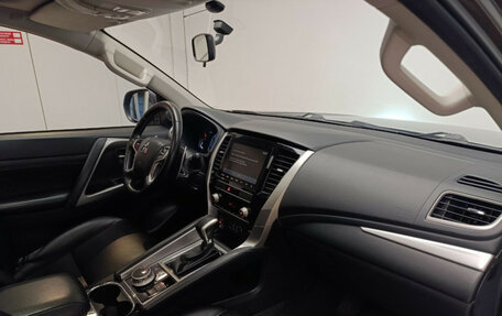 Mitsubishi Montero Sport, 2021 год, 3 995 000 рублей, 19 фотография