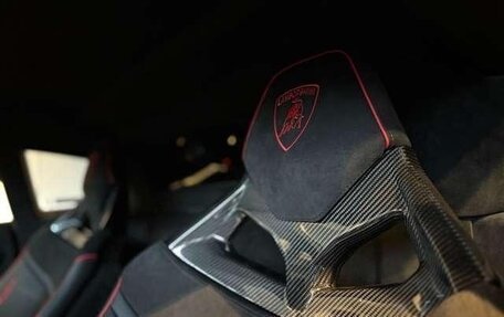 Lamborghini Huracán, 2024 год, 33 000 000 рублей, 17 фотография