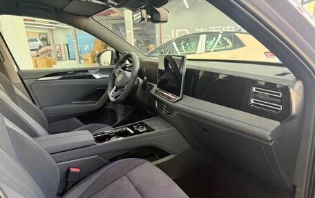 Volkswagen Tiguan, 2025 год, 4 310 000 рублей, 12 фотография