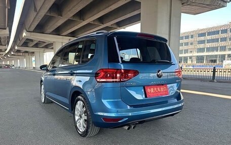 Volkswagen Touran III, 2022 год, 1 600 202 рублей, 6 фотография