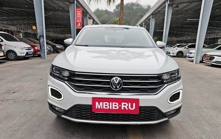 Volkswagen T-Roc I, 2023 год, 1 410 000 рублей, 2 фотография