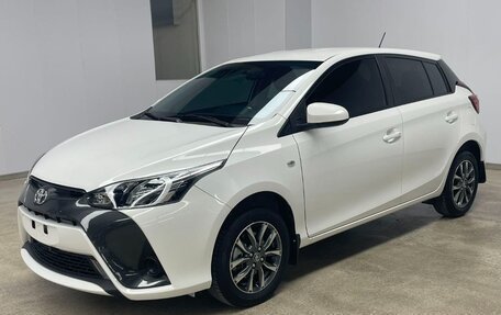 Toyota Yaris XP150 рестайлинг, 2022 год, 1 180 000 рублей, 1 фотография