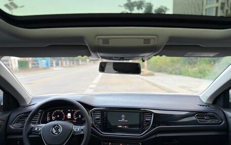 Volkswagen T-Roc I, 2022 год, 1 440 000 рублей, 7 фотография