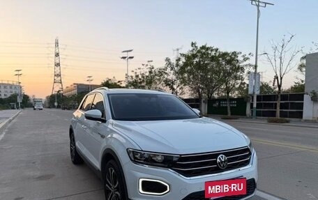 Volkswagen T-Roc I, 2022 год, 1 440 000 рублей, 3 фотография