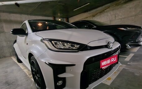 Toyota Yaris, 2020 год, 3 250 000 рублей, 2 фотография
