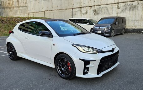 Toyota Yaris, 2020 год, 3 250 000 рублей, 29 фотография