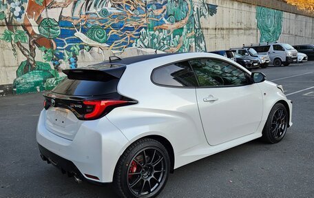 Toyota Yaris, 2020 год, 3 250 000 рублей, 27 фотография