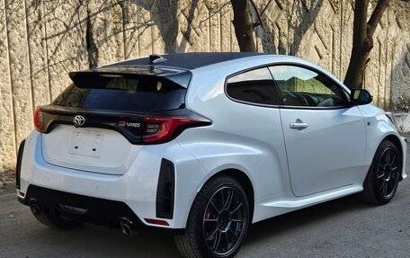 Toyota Yaris, 2020 год, 3 250 000 рублей, 23 фотография