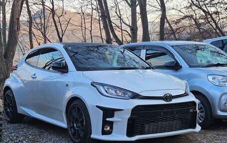 Toyota Yaris, 2020 год, 3 250 000 рублей, 24 фотография