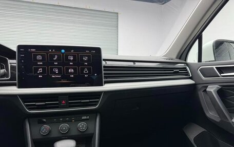 Volkswagen Tiguan II, 2022 год, 2 197 000 рублей, 12 фотография