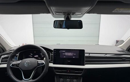 Volkswagen Tiguan II, 2022 год, 2 197 000 рублей, 9 фотография