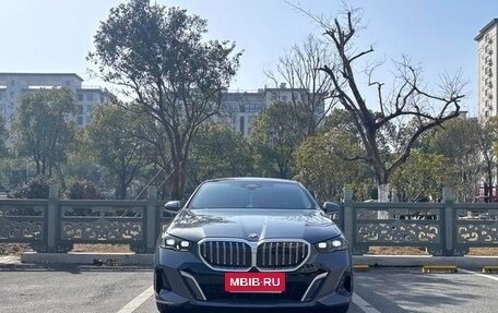 BMW 5 серия, 2024 год, 6 700 000 рублей, 2 фотография