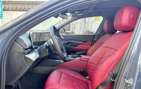 BMW 5 серия, 2024 год, 6 700 000 рублей, 6 фотография