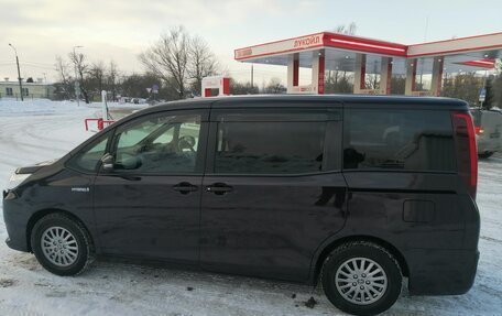 Toyota Noah III, 2015 год, 2 050 000 рублей, 3 фотография