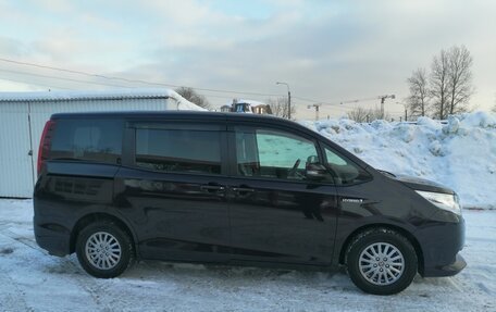 Toyota Noah III, 2015 год, 2 050 000 рублей, 6 фотография