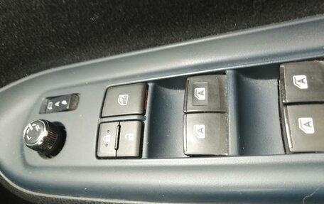 Toyota Noah III, 2015 год, 2 050 000 рублей, 15 фотография