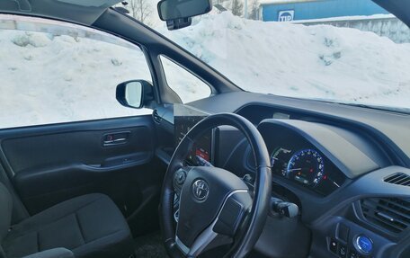 Toyota Noah III, 2015 год, 2 050 000 рублей, 12 фотография