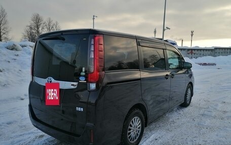 Toyota Noah III, 2015 год, 2 050 000 рублей, 7 фотография