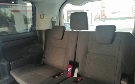 Toyota Noah III, 2015 год, 2 050 000 рублей, 11 фотография