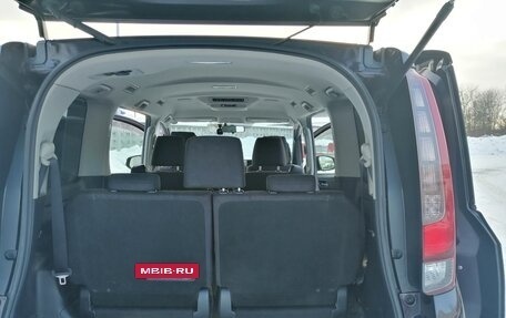 Toyota Noah III, 2015 год, 2 050 000 рублей, 16 фотография