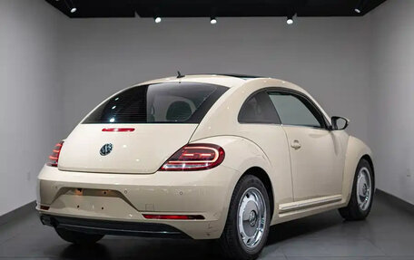 Volkswagen Beetle, 2019 год, 1 500 000 рублей, 7 фотография