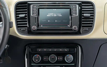 Volkswagen Beetle, 2019 год, 1 500 000 рублей, 15 фотография