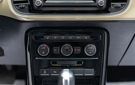 Volkswagen Beetle, 2019 год, 1 500 000 рублей, 16 фотография