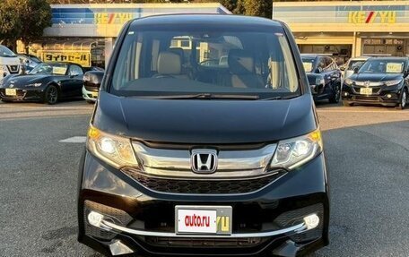 Honda Stepwgn IV, 2017 год, 1 200 000 рублей, 2 фотография