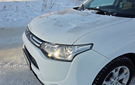 Mitsubishi Outlander III рестайлинг 3, 2013 год, 1 600 000 рублей, 2 фотография