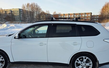 Mitsubishi Outlander III рестайлинг 3, 2013 год, 1 600 000 рублей, 4 фотография