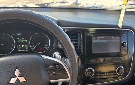 Mitsubishi Outlander III рестайлинг 3, 2013 год, 1 600 000 рублей, 6 фотография