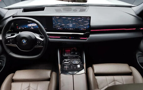 BMW 5 серия, 2023 год, 5 400 000 рублей, 5 фотография