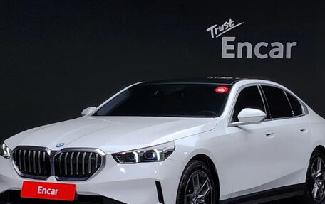 BMW 5 серия, 2023 год, 5 400 000 рублей, 2 фотография