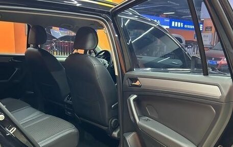 Volkswagen Tiguan II, 2022 год, 2 106 000 рублей, 11 фотография